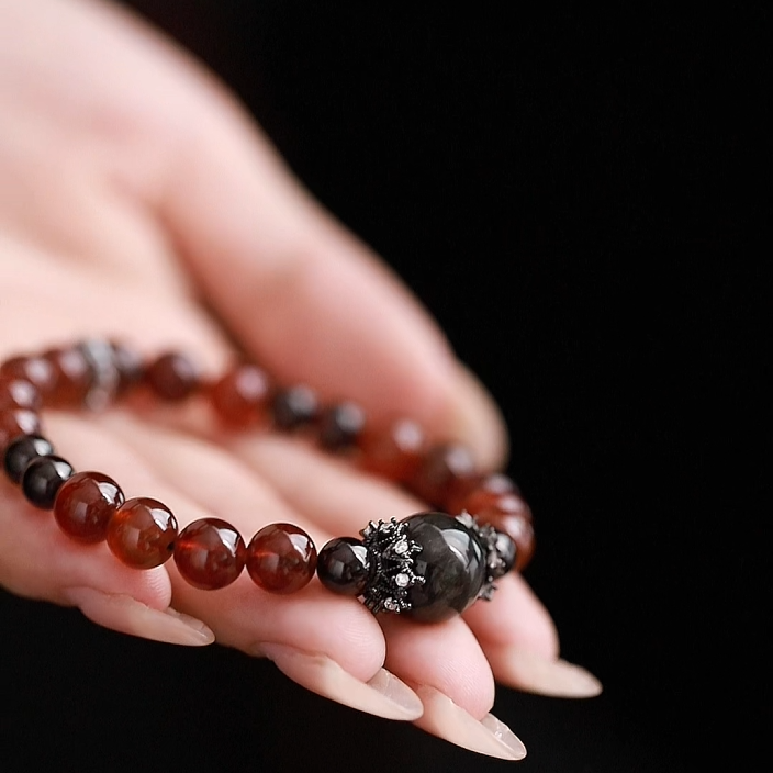 OZ Himalaya Series RD1002 Elegant Mandarin Garnet & Spessartite Garnet Bracelet - Silver Sheen Obsidian Accent